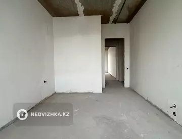3-комнатная квартира, этаж 9 из 9, 90 м², миниатюра 3