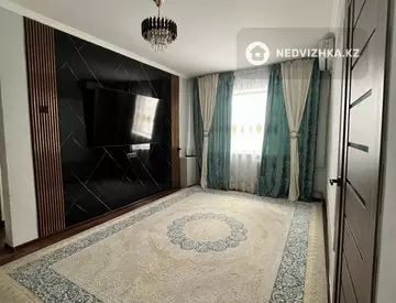 2-комнатная квартира, этаж 4 из 5, 55 м², миниатюра 1