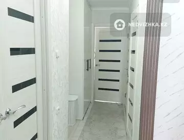 3-комнатная квартира, этаж 3 из 5, 70 м², миниатюра 2