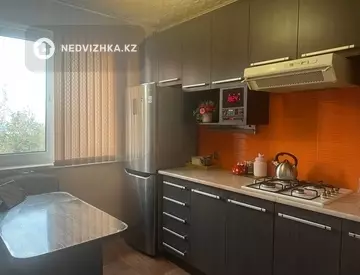 3-комнатная квартира, этаж 5 из 5, 62 м², миниатюра 1