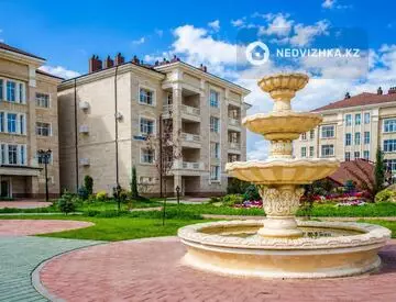 4-комнатная квартира, этаж 3 из 4, 165 м², миниатюра 1