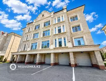 4-комнатная квартира, этаж 3 из 4, 165 м², миниатюра 3