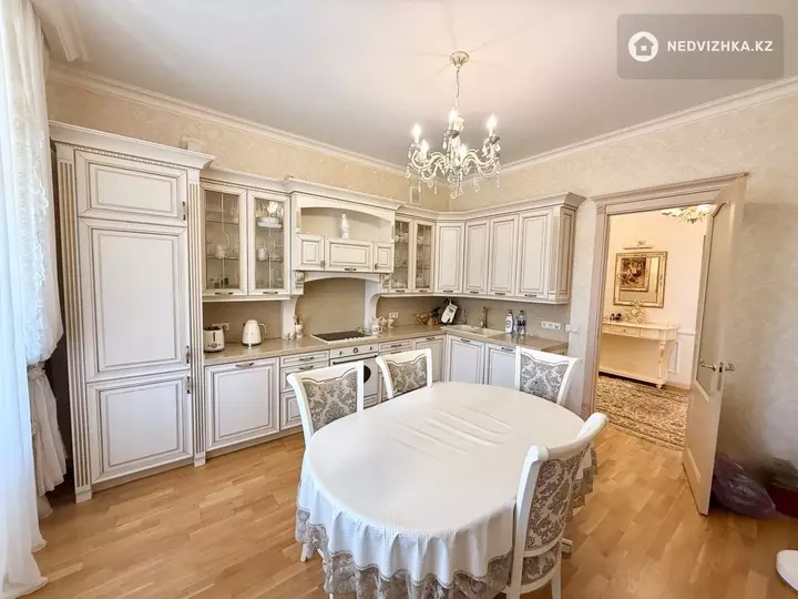 4-комнатная квартира, этаж 3 из 4, 165 м², 4-фотосурет