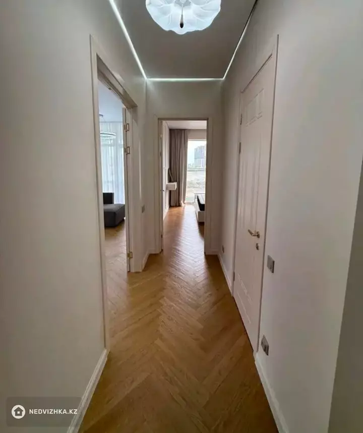 2-комнатная квартира, этаж 2 из 12, 65 м², фотография 2