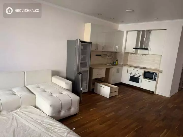 2-комнатная квартира, этаж 2 из 19, 70 м², На длительный срок, фотография 2