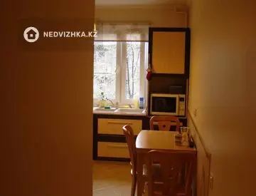 4-комнатная квартира, этаж 3 из 5, 74 м², миниатюра 1