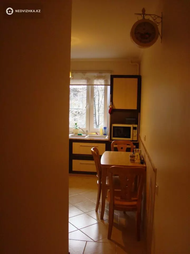 4-комнатная квартира, этаж 3 из 5, 74 м²