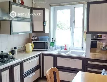 4-комнатная квартира, этаж 3 из 5, 74 м², миниатюра 6