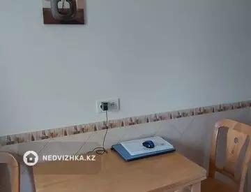 4-комнатная квартира, этаж 3 из 5, 74 м², миниатюра 2