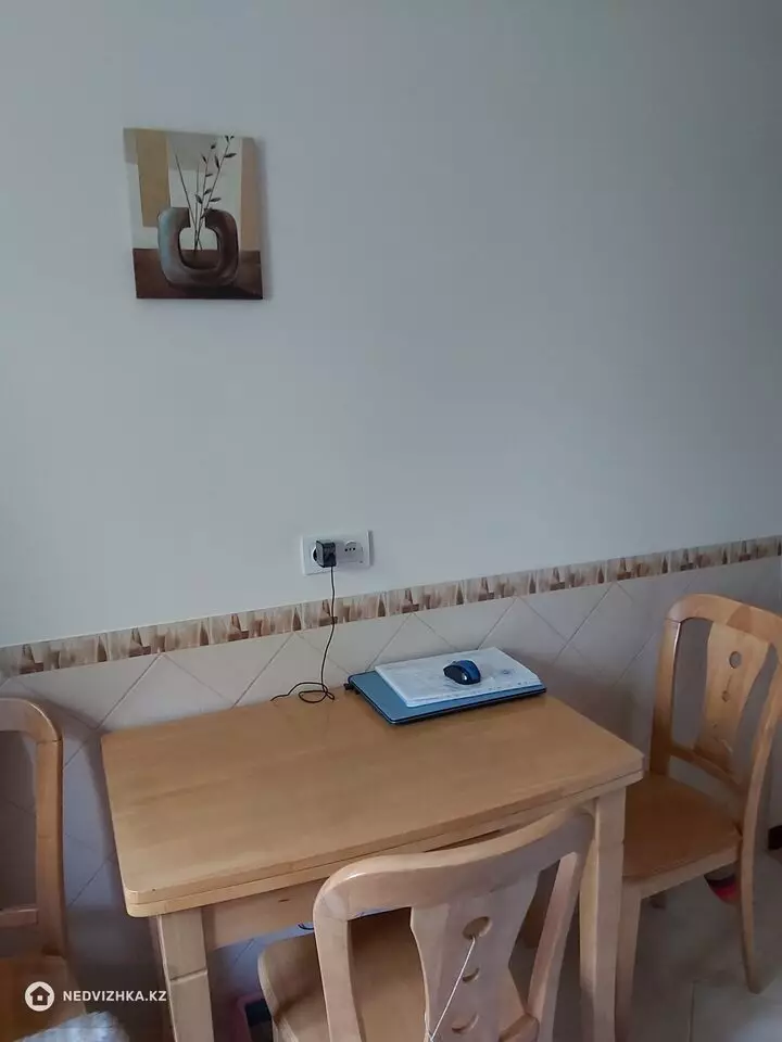 4-комнатная квартира, этаж 3 из 5, 74 м², фотография 2