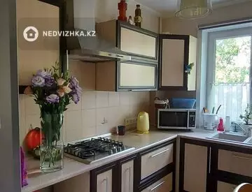 4-комнатная квартира, этаж 3 из 5, 74 м², миниатюра 4