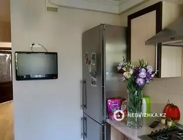 4-комнатная квартира, этаж 3 из 5, 74 м², миниатюра 3