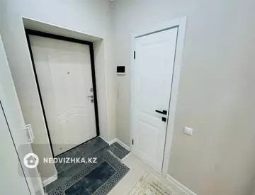 2-комнатная квартира, этаж 4 из 9, 38 м², миниатюра 1