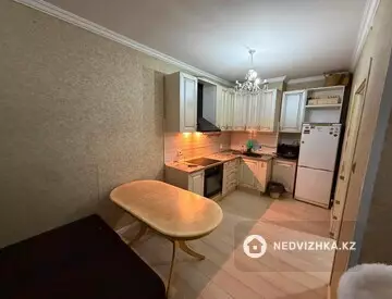 2-комнатная квартира, этаж 9 из 10, 37 м², миниатюра 2