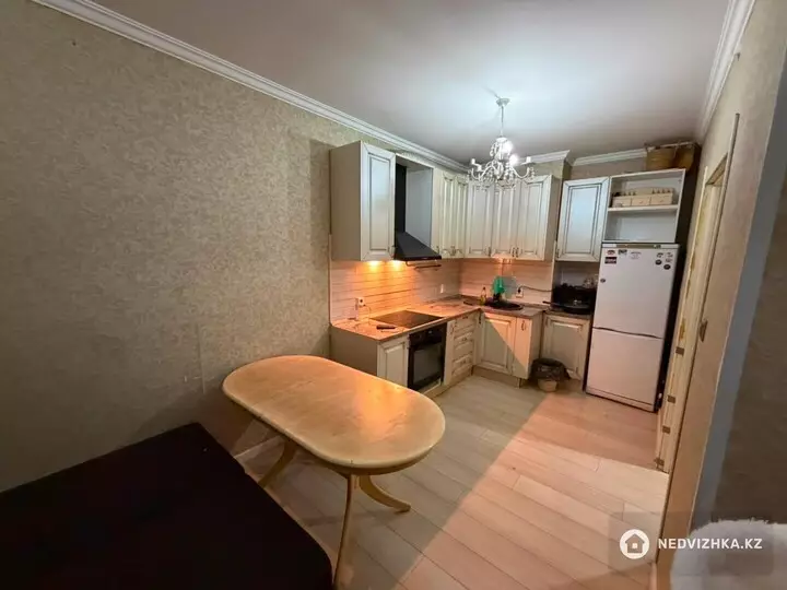 2-комнатная квартира, этаж 9 из 10, 37 м², фотография 2