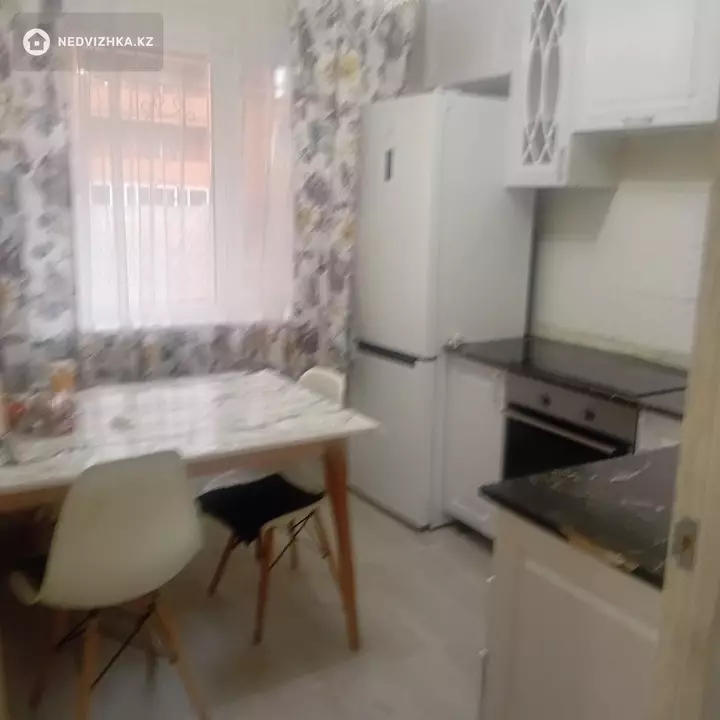2-комнатная квартира, этаж 1 из 5, 69 м², фотография 3