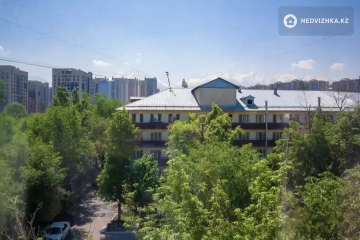 2-комнатная квартира, этаж 4 из 6, 72 м², фотография 2