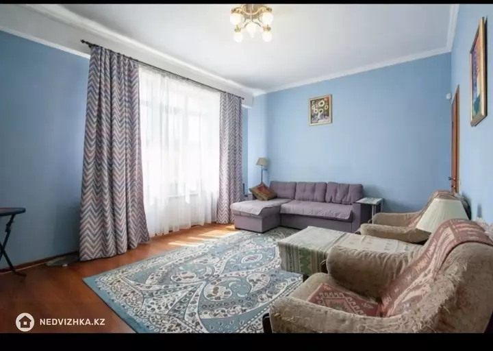 2-комнатная квартира, этаж 4 из 6, 72 м², фотография 3