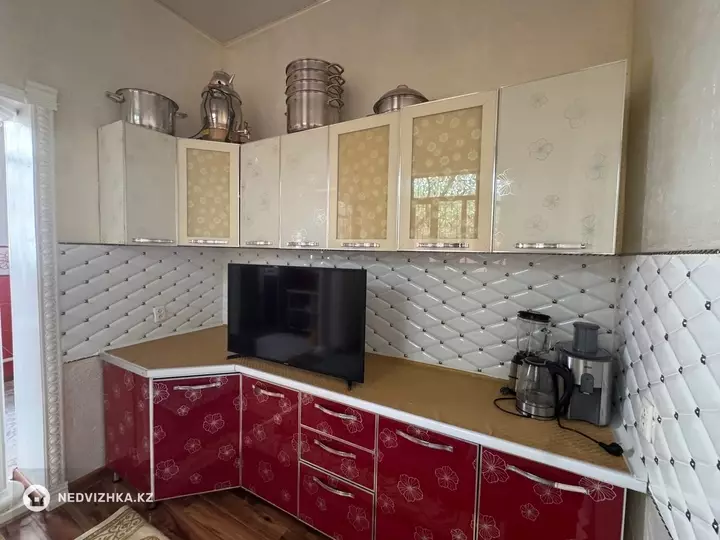 8-комнатная часть дома, 1 соток, 300 м², фотография 3