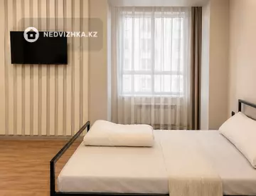 1-комнатная квартира, этаж 8 из 9, 40 м², Посуточно, миниатюра 3