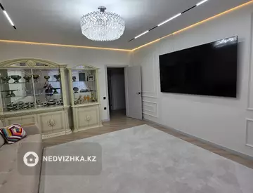 5-комнатная квартира, этаж 1 из 5, 164 м², миниатюра 1