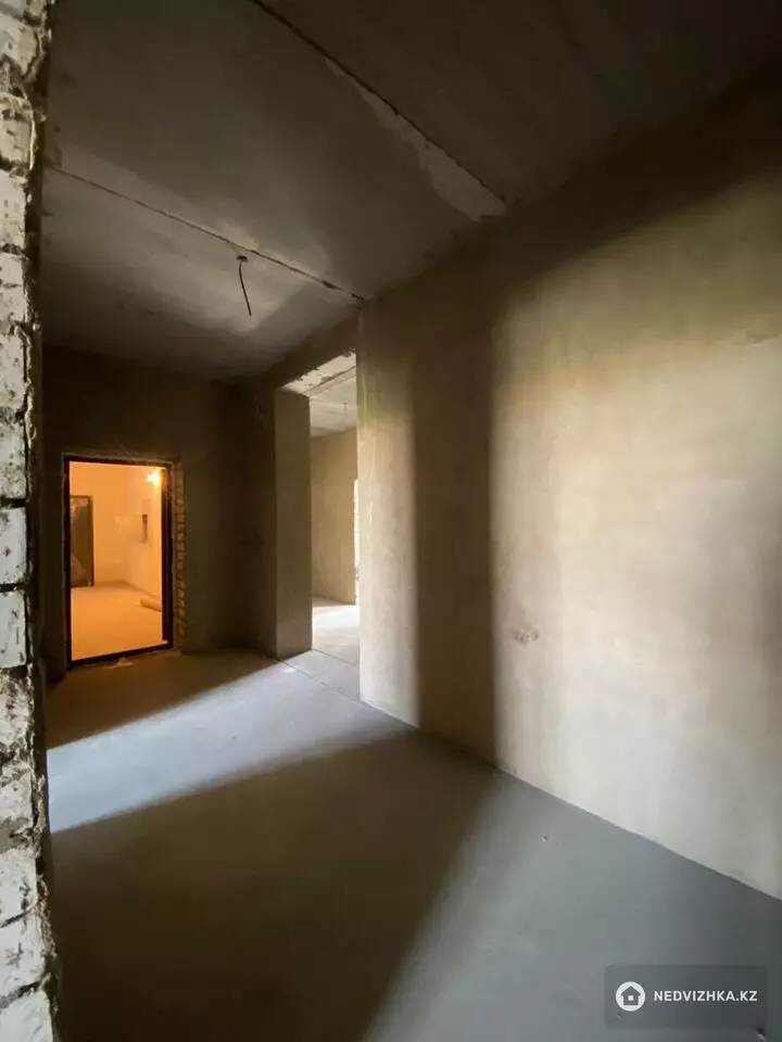 5-комнатная квартира, этаж 5 из 6, 174 м², фотография 2