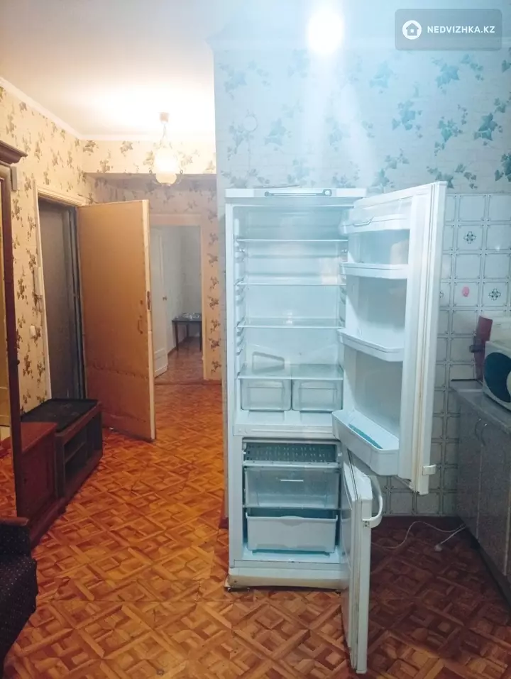 2-комнатная квартира, этаж 2 из 5, 51 м², фотография 2