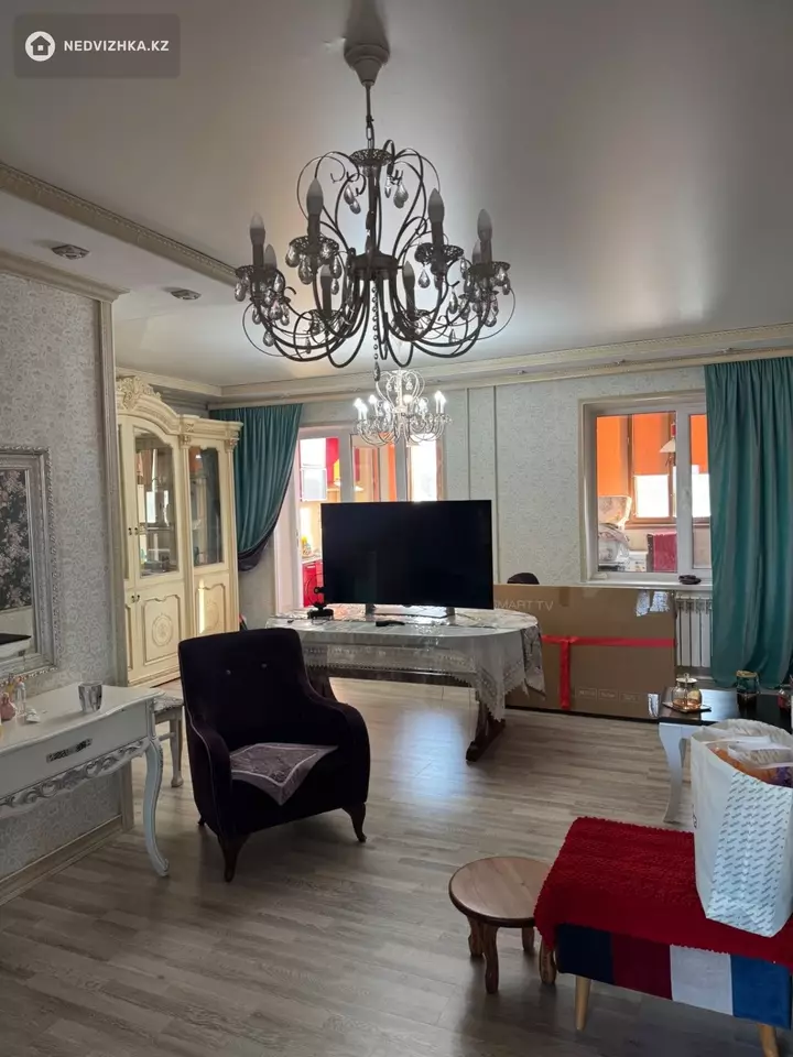 5-комнатная квартира, этаж 3 из 5, 160 м²