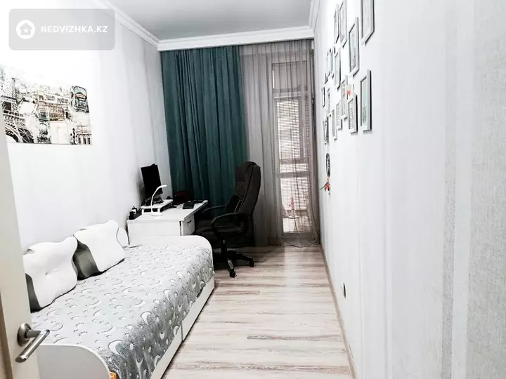 4-комнатная квартира, этаж 4 из 10, 105 м²