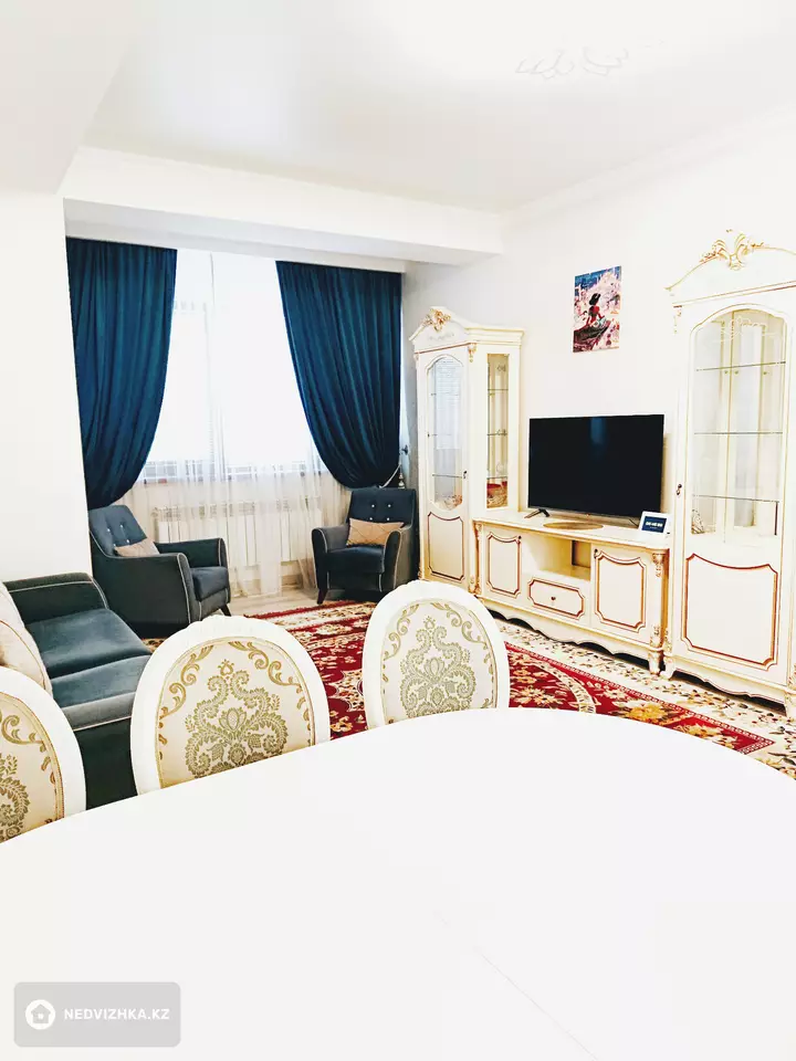 4-комнатная квартира, этаж 4 из 10, 105 м², фотография 2