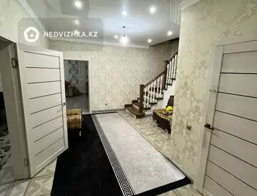 6-комнатный дом, 8 соток, 260 м², миниатюра 1