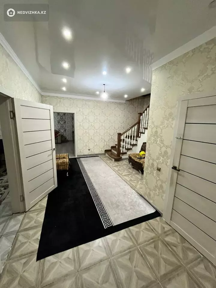 6-комнатный дом, 8 соток, 260 м²