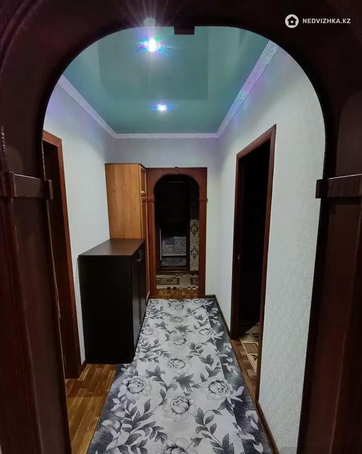 4-комнатная квартира, этаж 3 из 5, 83 м², фотография 2