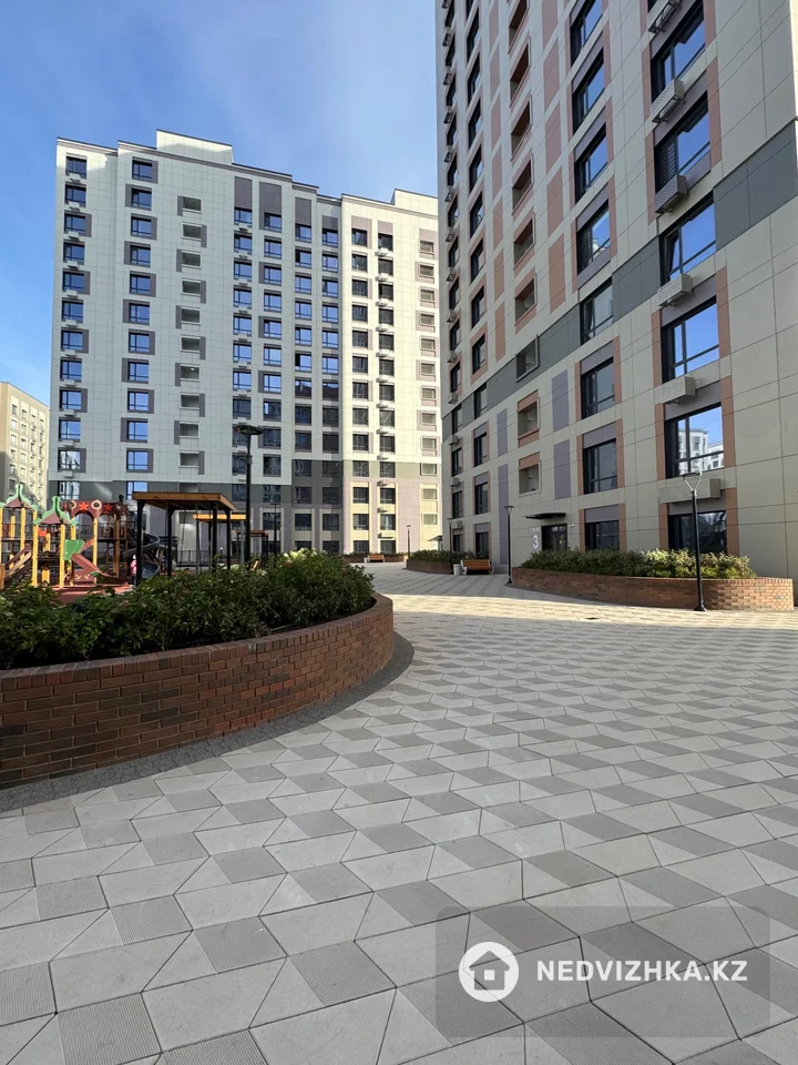 3-комнатная квартира, этаж 10 из 18, 87 м², фотография 2