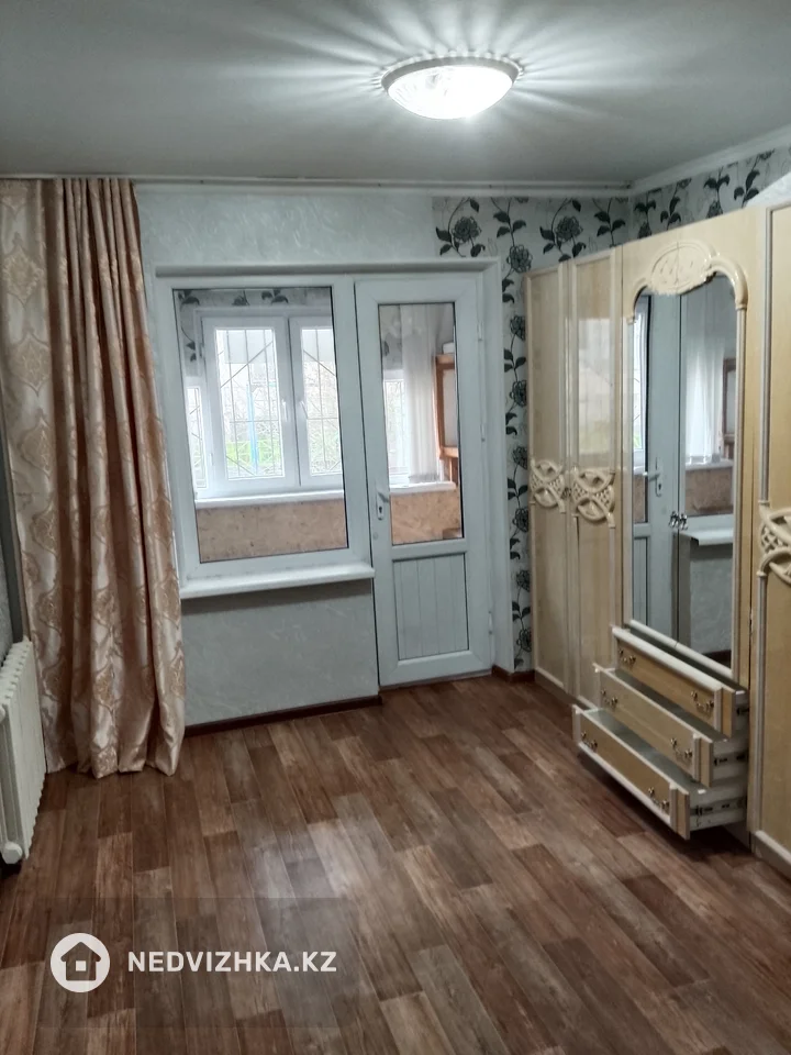 2-комнатная квартира, этаж 1 из 5, 51 м², На длительный срок