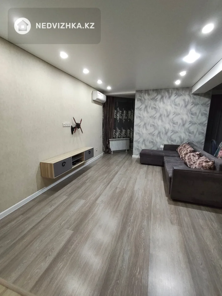 3-комнатная квартира, этаж 3 из 5, 90 м², На длительный срок