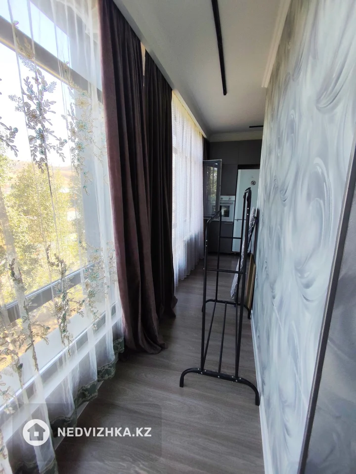 3-комнатная квартира, этаж 3 из 5, 90 м², На длительный срок, фотография 4