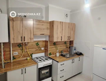 3-комнатная квартира, этаж 4 из 5, 78 м², На длительный срок, миниатюра 1