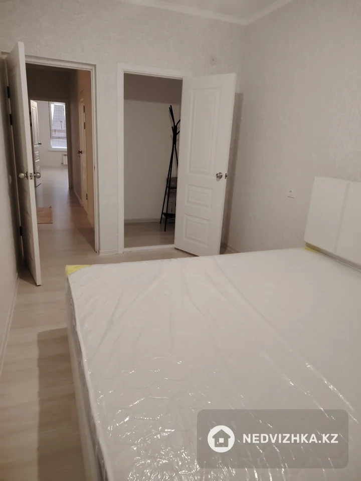 3-комнатная квартира, этаж 4 из 5, 78 м², На длительный срок, фотография 2