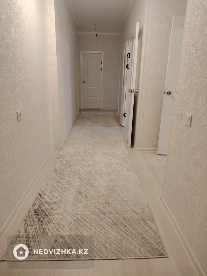 3-комнатная квартира, этаж 4 из 5, 78 м², На длительный срок, фотография 4