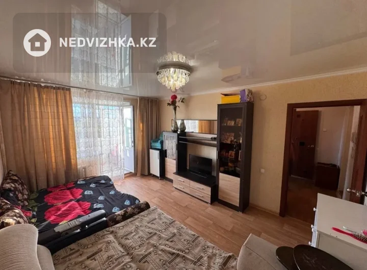 4-комнатная квартира, этаж 4 из 5, 38 м²