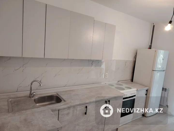 1-комнатная квартира, этаж 3 из 9, 50 м², На длительный срок