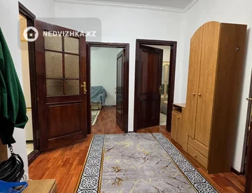 3-комнатная квартира, этаж 4 из 5, 70 м², На длительный срок, миниатюра 1