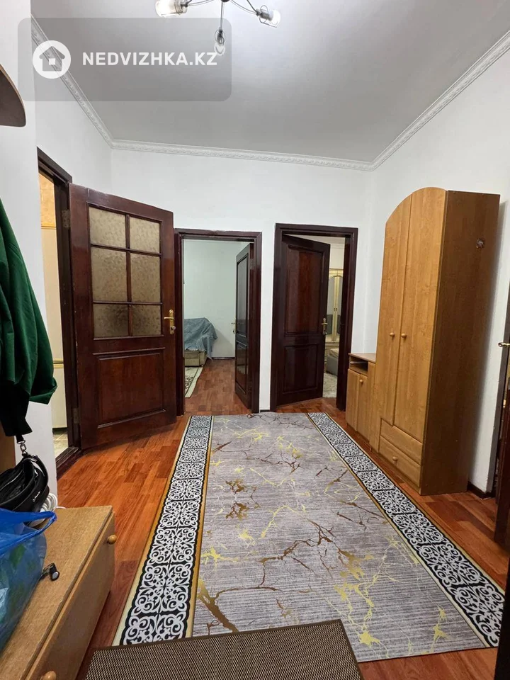 3-комнатная квартира, этаж 4 из 5, 70 м², На длительный срок