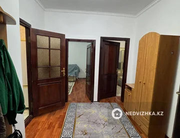 3-комнатная квартира, этаж 4 из 5, 70 м², На длительный срок, миниатюра 3