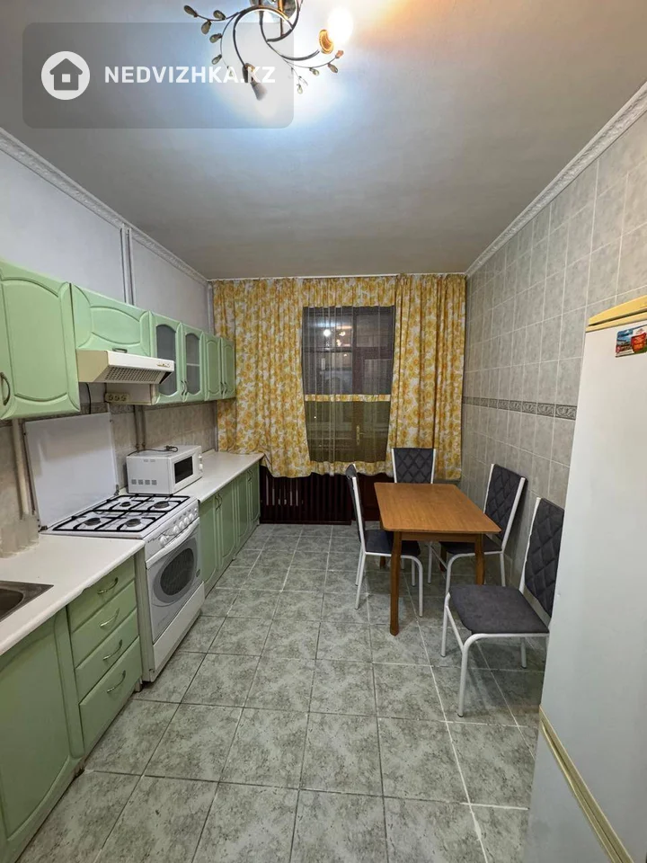 3-комнатная квартира, этаж 4 из 5, 70 м², На длительный срок, фотография 4