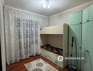 3-комнатная квартира, этаж 4 из 5, 70 м², На длительный срок, миниатюра 9