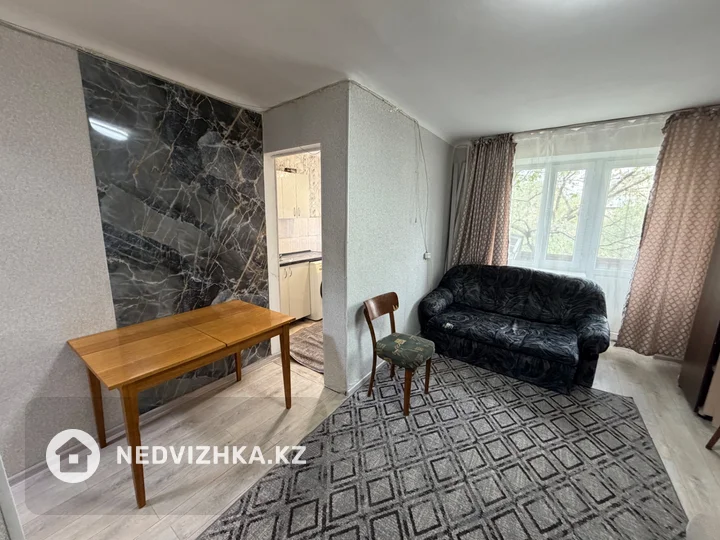 1-комнатная квартира, этаж 4 из 4, 30 м², фотография 2
