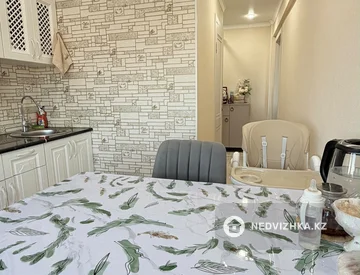 2-комнатная квартира, этаж 4 из 5, 46 м², миниатюра 2