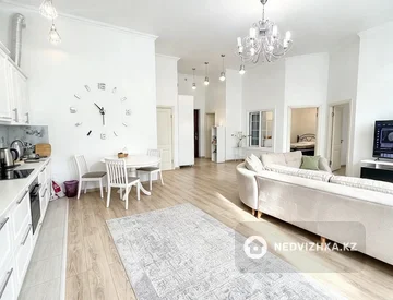 3-комнатная квартира, этаж 4 из 5, 94 м², миниатюра 2